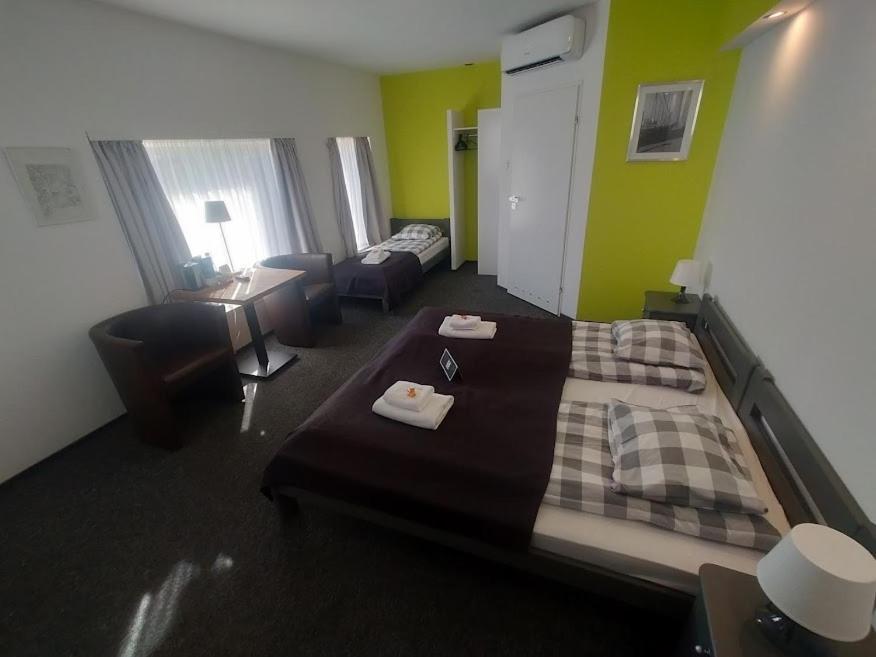 Rj Hotel Pabianice Luaran gambar