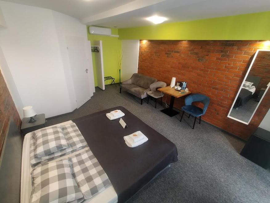 Rj Hotel Pabianice Luaran gambar