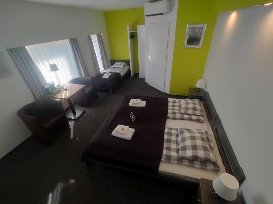 Rj Hotel Pabianice Luaran gambar