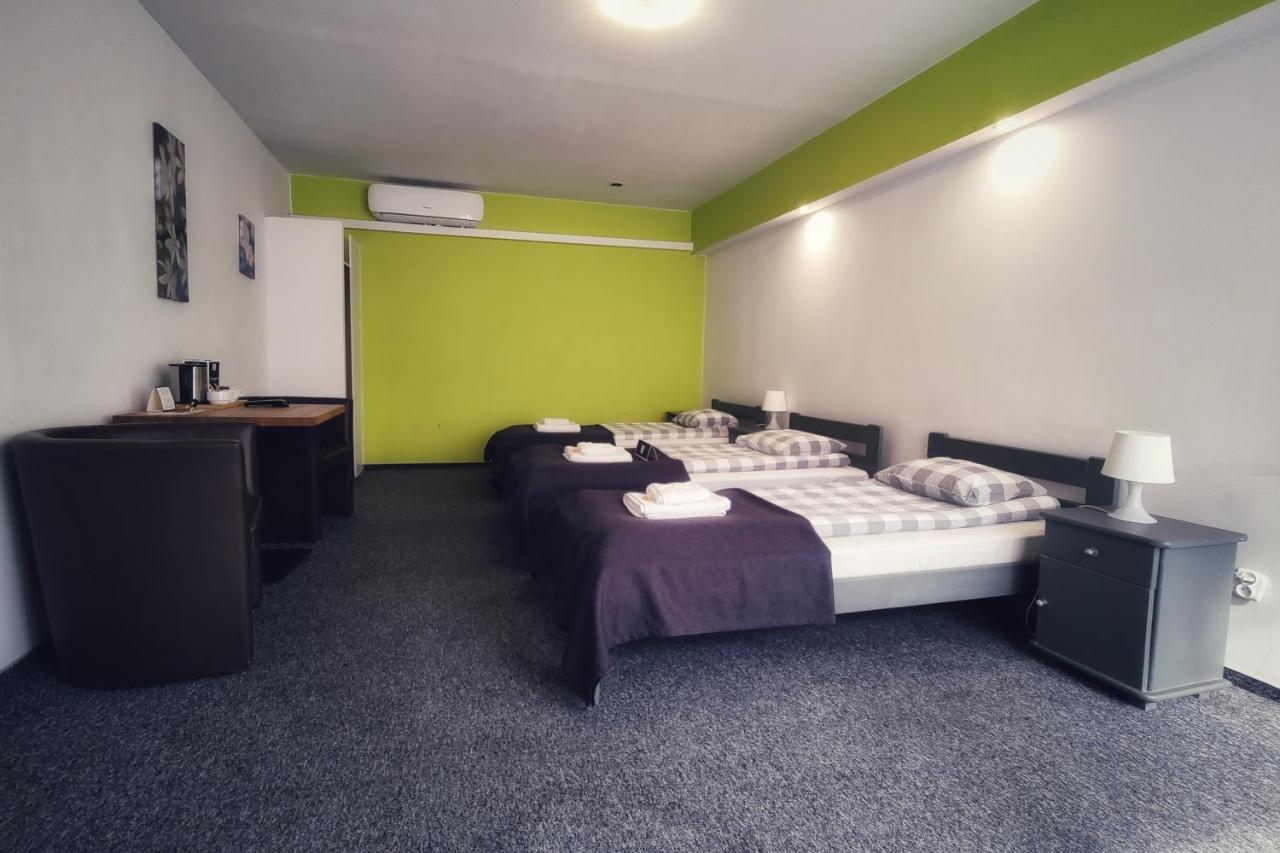 Rj Hotel Pabianice Luaran gambar